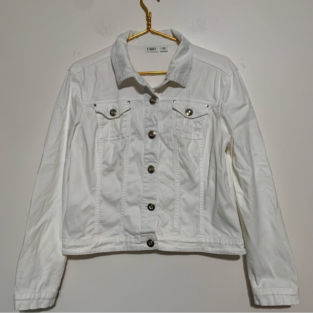 Cato white denim jacket, a classic and versatile Large